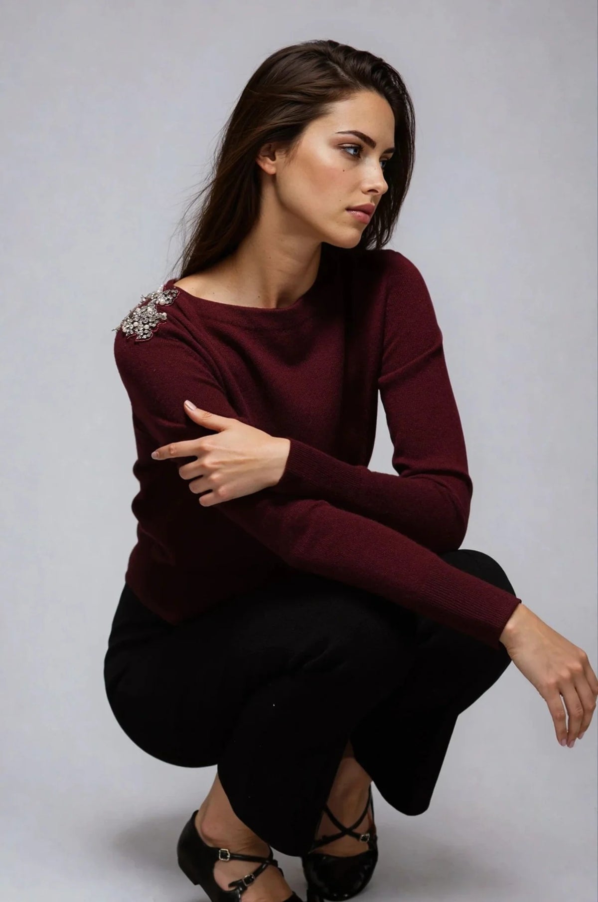 minnie rose cashmere pullover with shoulder embellishment bordeaux