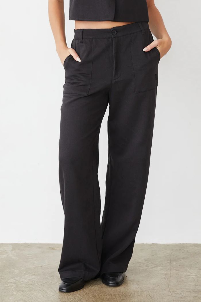 monrow soft twill patch pocket pant washed black 