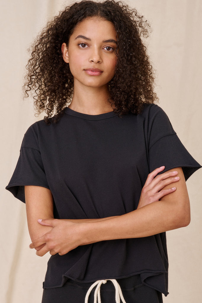 the great the crop tee almost black