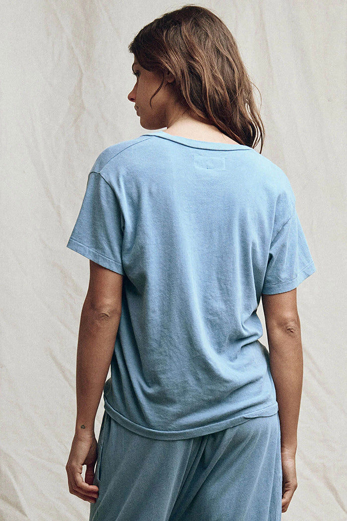 the great the v-neck tee vintage cornflower